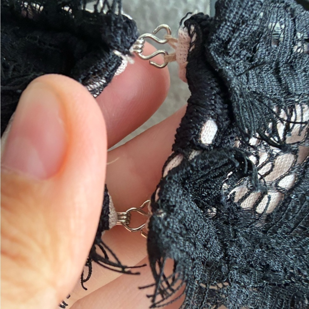 Betsy & Adam Black Lace & Nude Underlay Sleeveless
V-Neck Gown Dress 0 - Picture 9 of 16